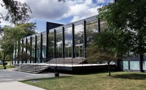 S R Crown Hall. Photo courtesy Wikimedia Commons