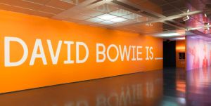 MCA-DavidBowiesignage