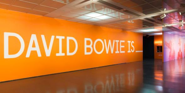 MCA-DavidBowiesignage